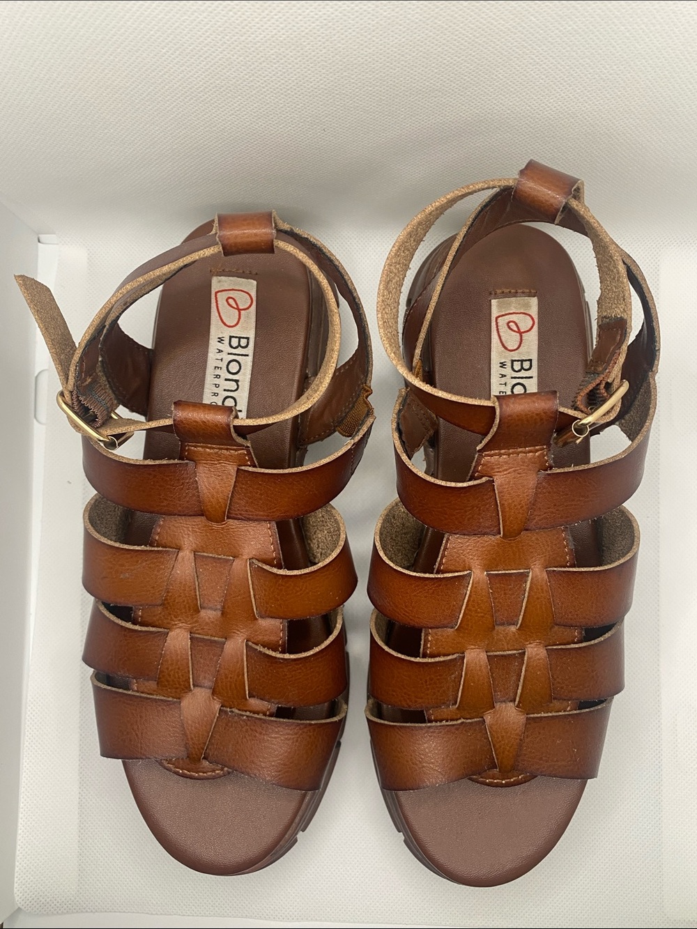 Blondo tan water resistant lug sole gladiator fisherman's style sandals Size 8